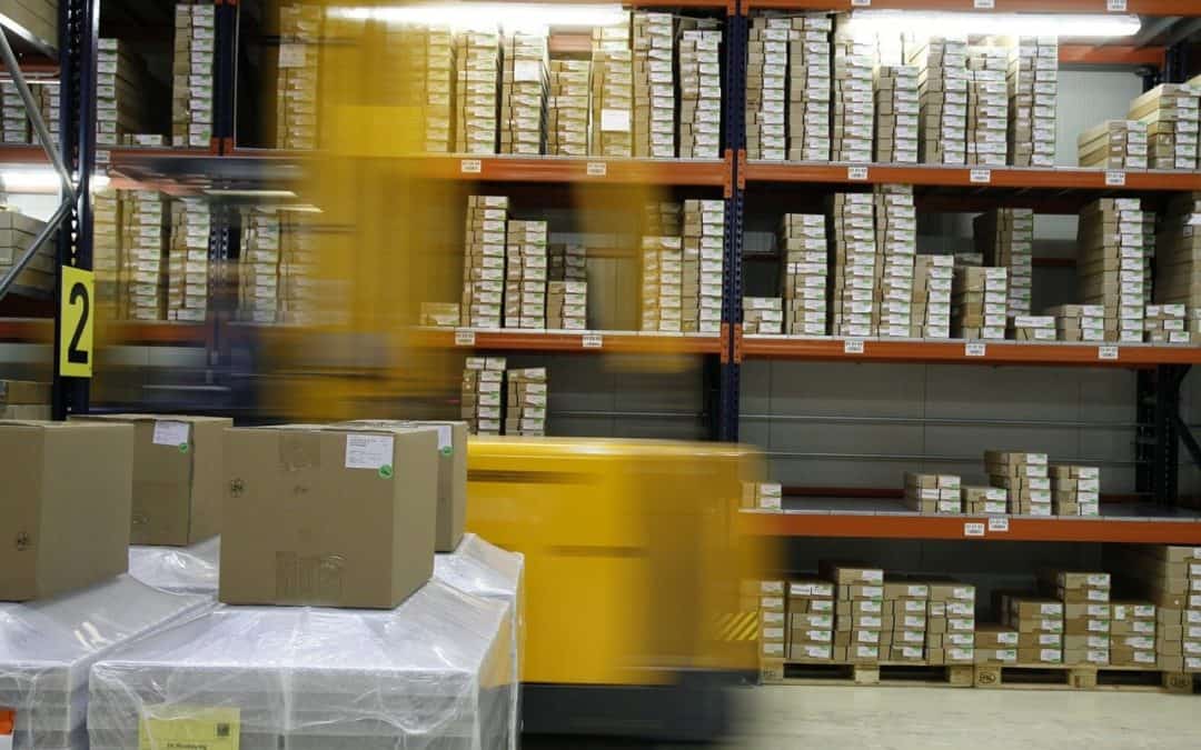 12 Factors to Consider When Hiring a Shipping Service for Businesses